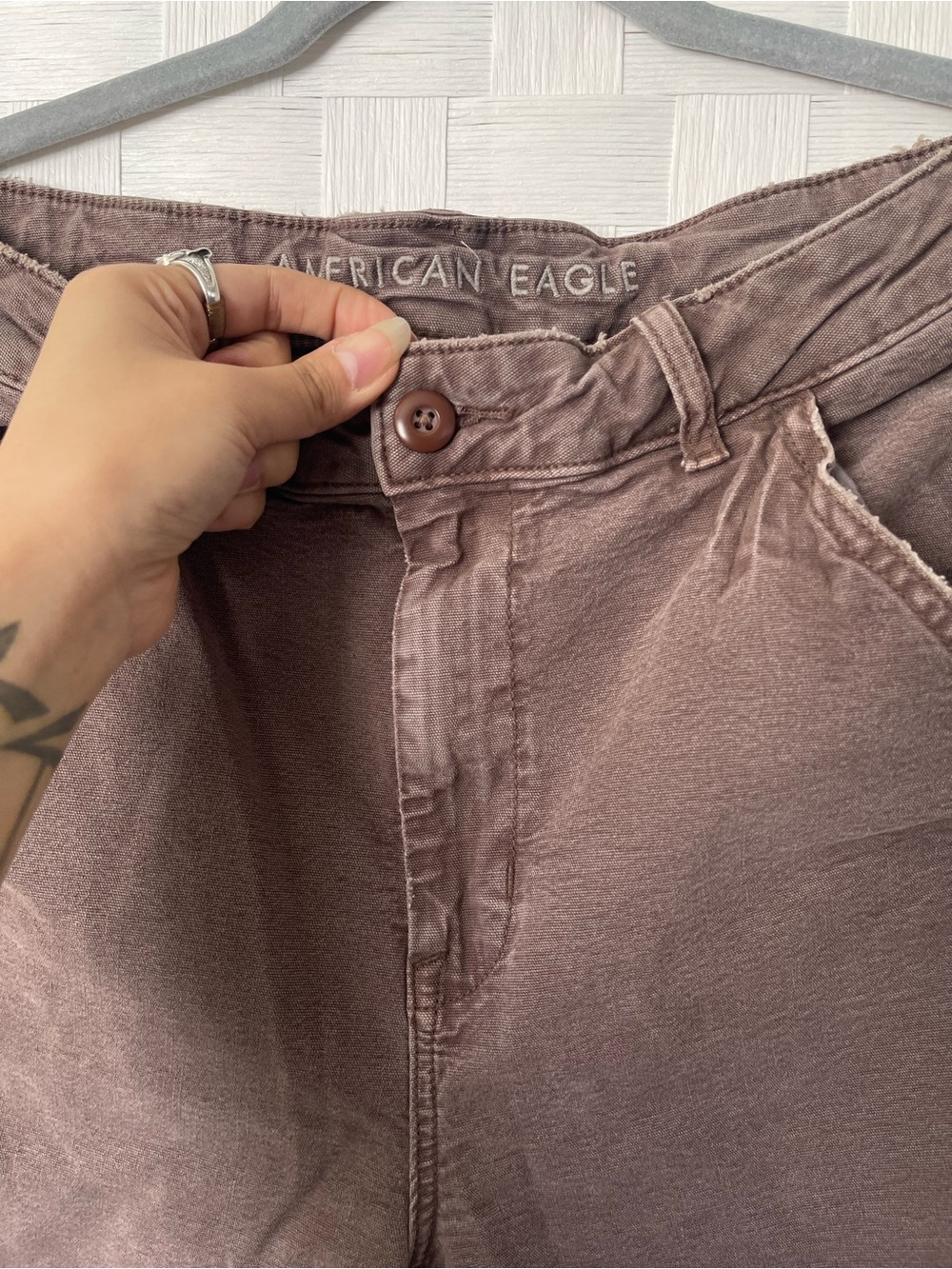 American Eagle High Rise 90s Boyfriend Cargos 🐴 - Picture 6 of 16